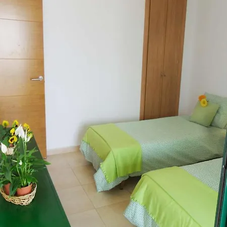 Sleeps 6 Pool Wifi アパート