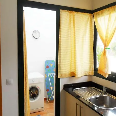 Sleeps 6 Pool Wifi アパート *